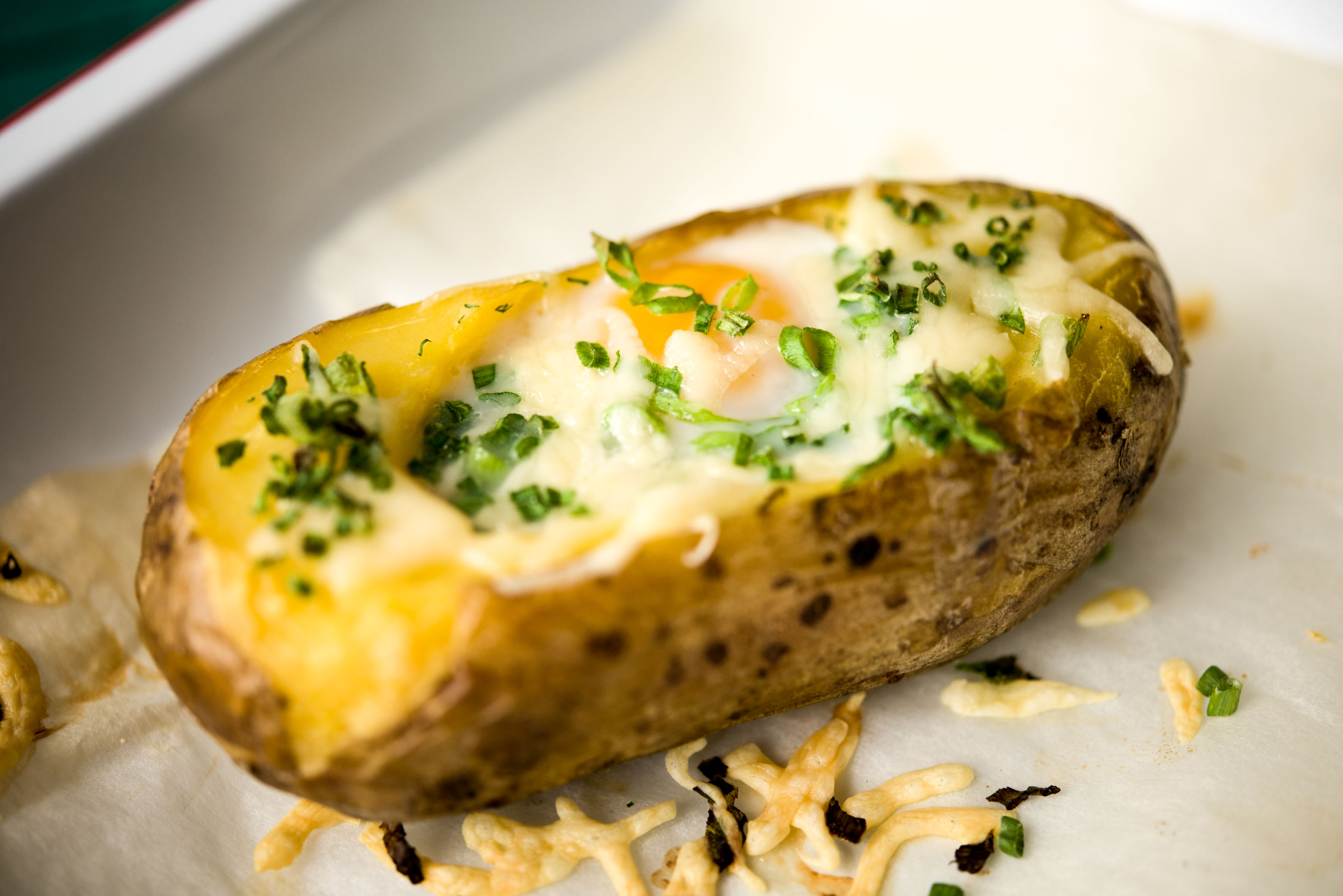 Wie macht man Ofenkartoffeln: Ofenkartoffel mit Ei und Käse