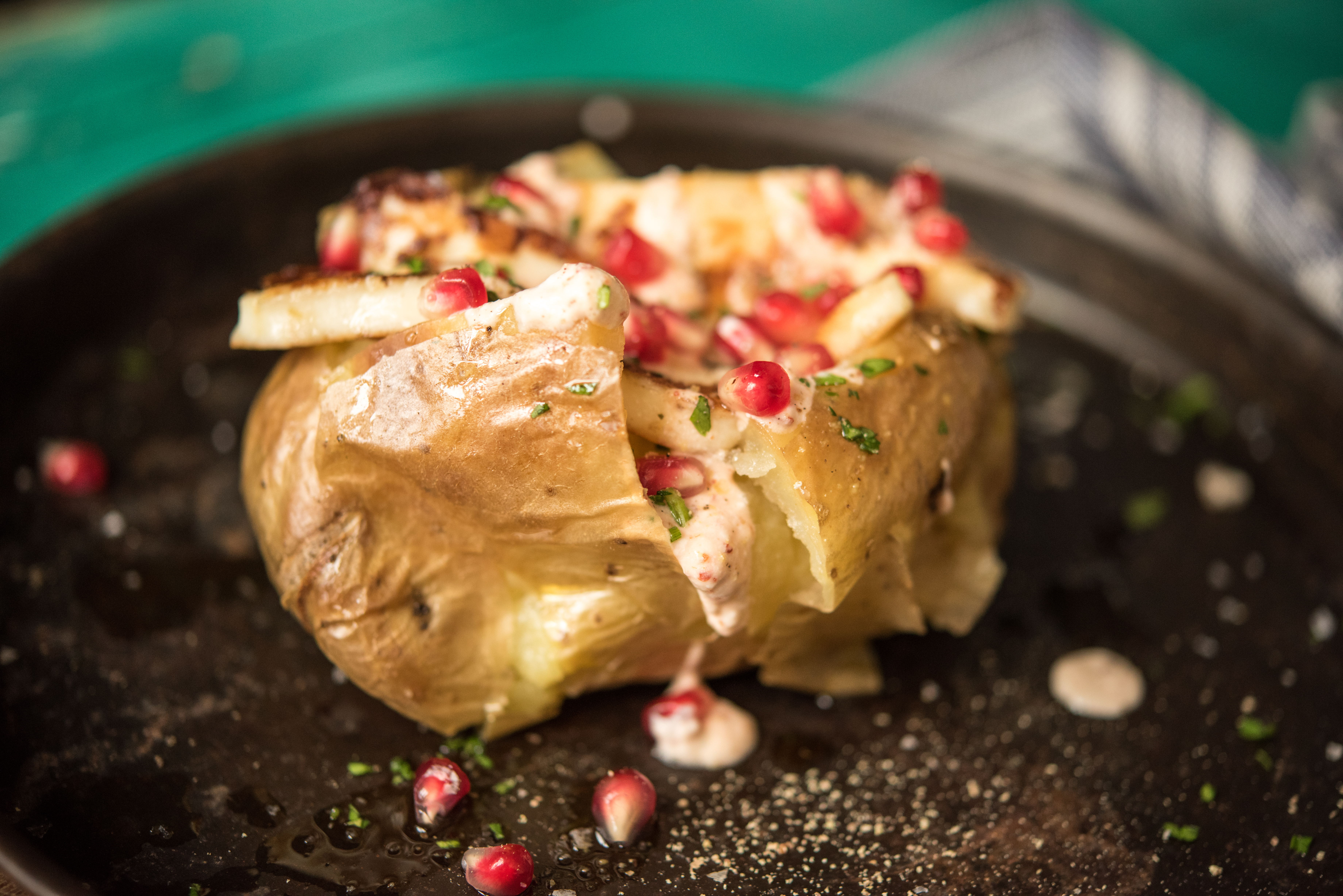Wie macht man Ofenkartoffeln: Ofenkartoffel Granatapfel