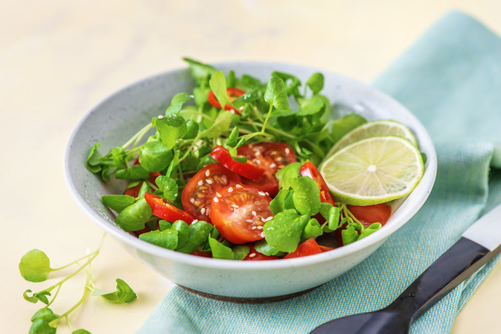 Saisonal essen September: Salat mit Brunnenkresse und Tomaten