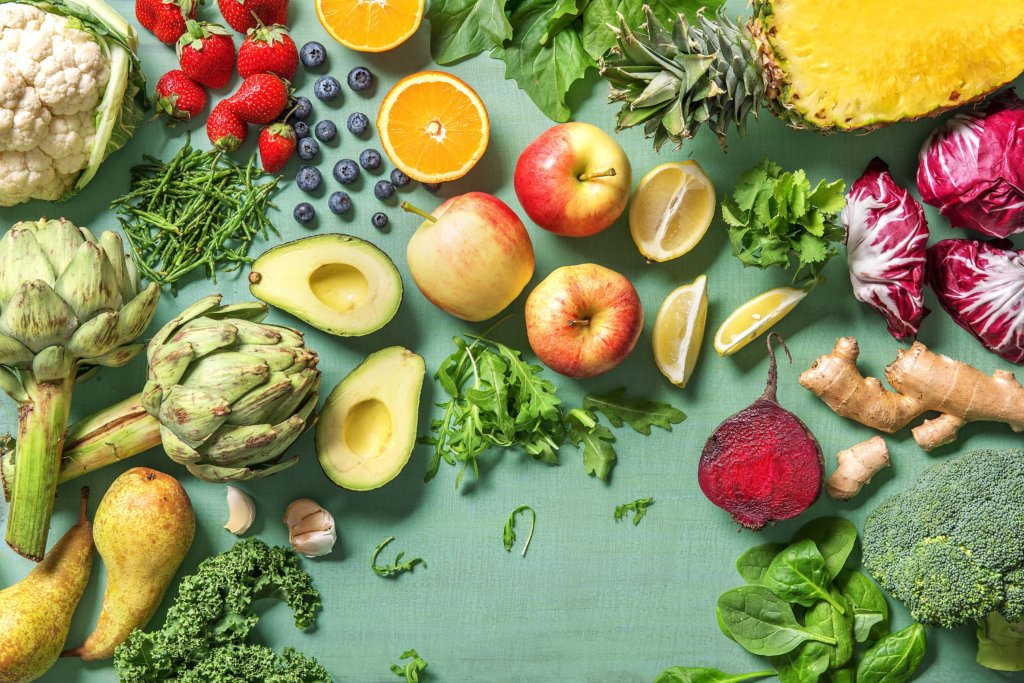 Vegane Ernährung für Einsteiger: Verschiedene Obst- und Gemüsesorten