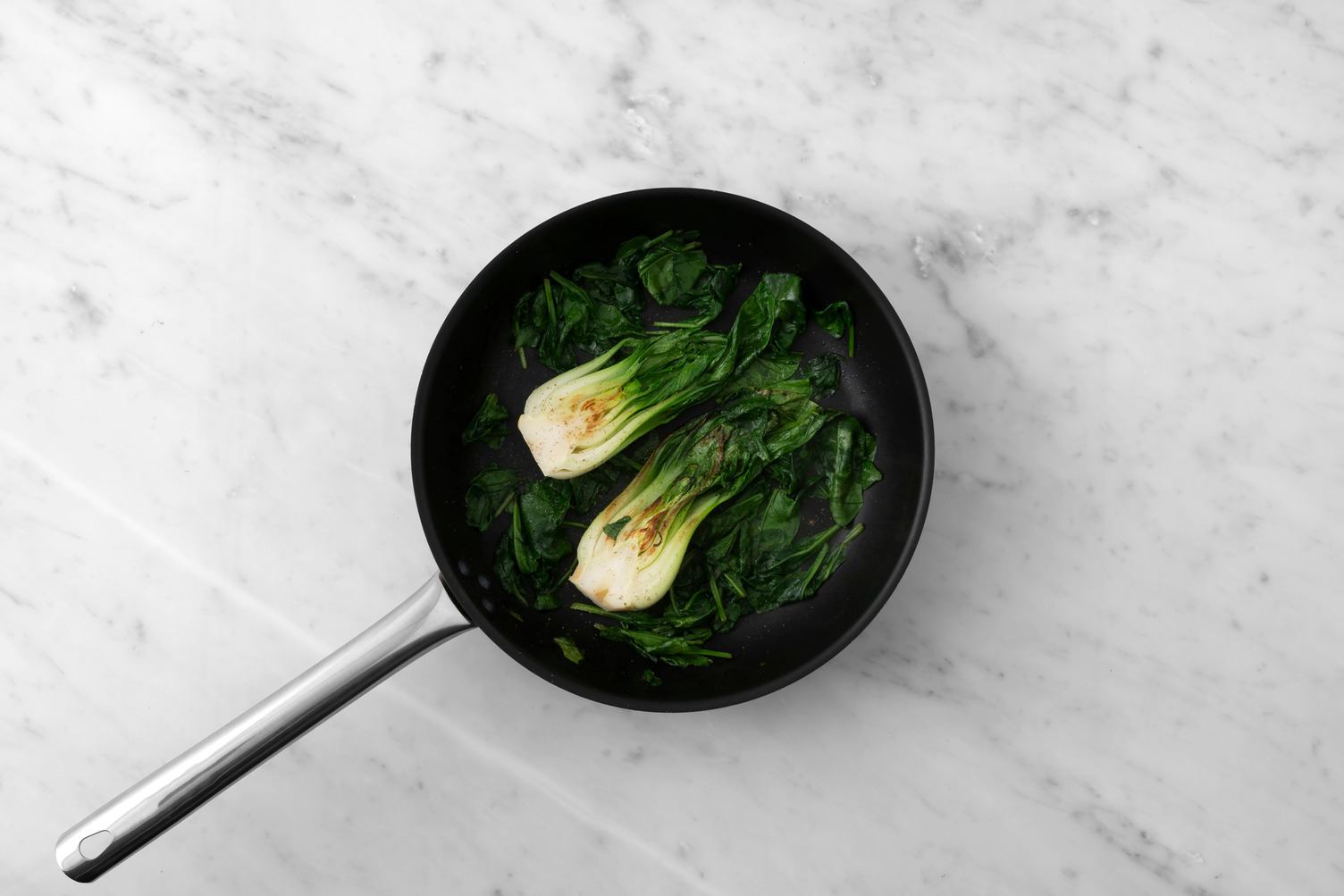 pak choi zubereiten pfanne mit reis